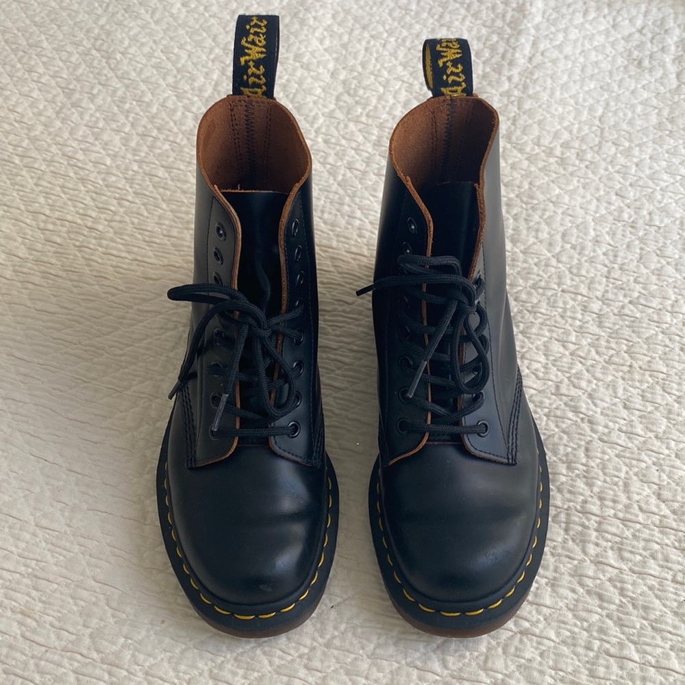 Dr. Marten 1460 Vintage Made in England Leather Boots Women's Sz 8 (US) / 6 (UK)